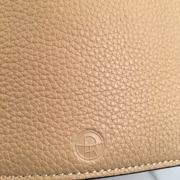 THE ROW - Picture 4 of 8